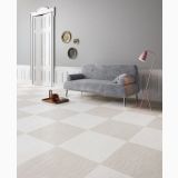 Gresie Digitalart Ecru 90x90 cm – ambient living, living gri cu canapea si gresie in carouri ecru, pe pardoseala