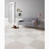 Gresie Digitalart Ecru 30x60 cm – ambient living, living cu canapea gri si gresie in patrate bicolore, pe pardoseala