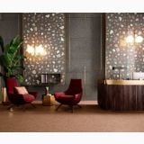 Gresie New Deco Palladian Dark 90x90 cm – ambient comercial, lobby elegant cu fotolii rosii si pardoseala teracota