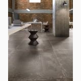 Gresie Oxidart Iron 60x60 cm – ambient living, birou industrial cu pardoseala gresie gri si scaune negre