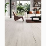 Gresie Timewood White 30x120 cm – ambient living, living modern cu canapea alba si fotoliu design, pe pardoseala