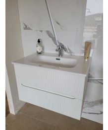 Mobilier baie suspendat Easy - Finisaj alb mat | Dimensiuni: 70x45x46 cm | Lavoar ceramic inclus | Material MDF ecologic | Fabricat 100% în Italia.