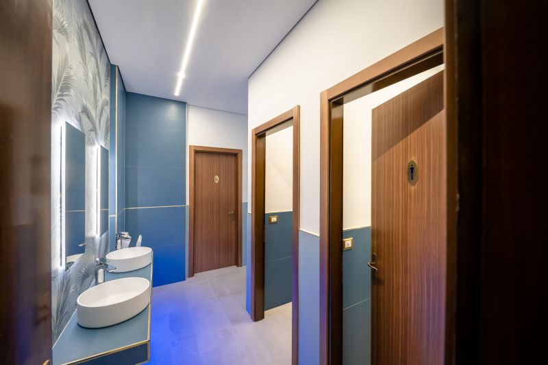 Hol de trecere cu accente albastre | Inspirație Baie Modern
