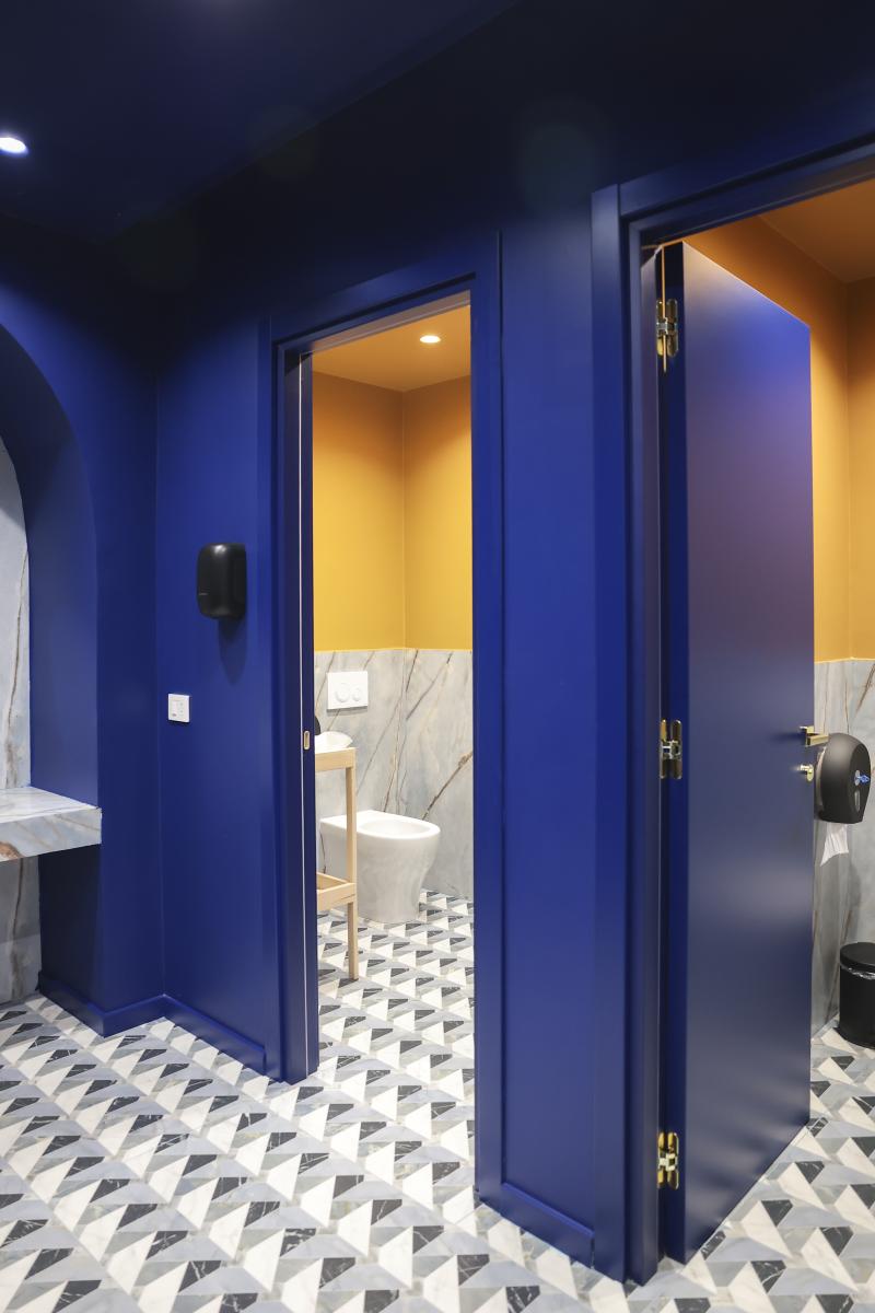 Baie vibrantă, accente pop | Inspirație Baie Luxe