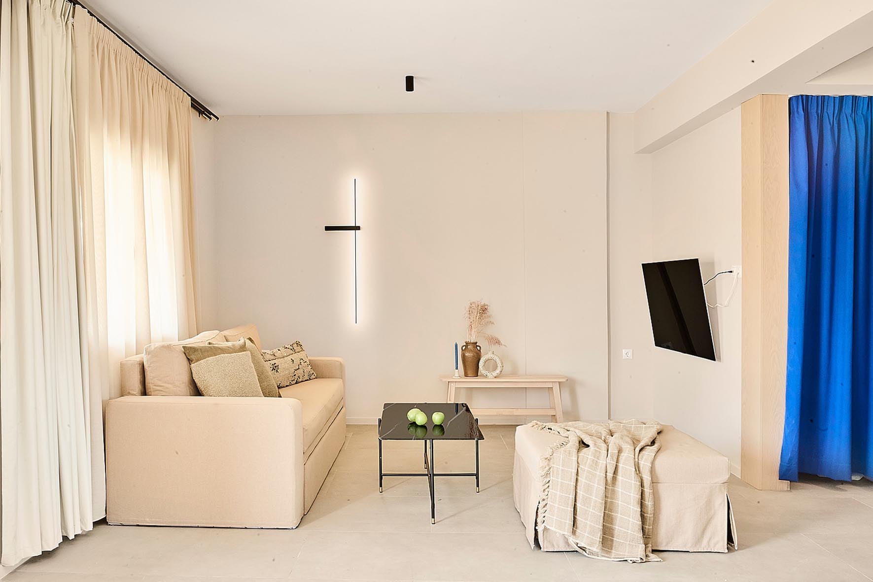 Living minimalist în tonuri calde | Inspirație Living Mediteranean