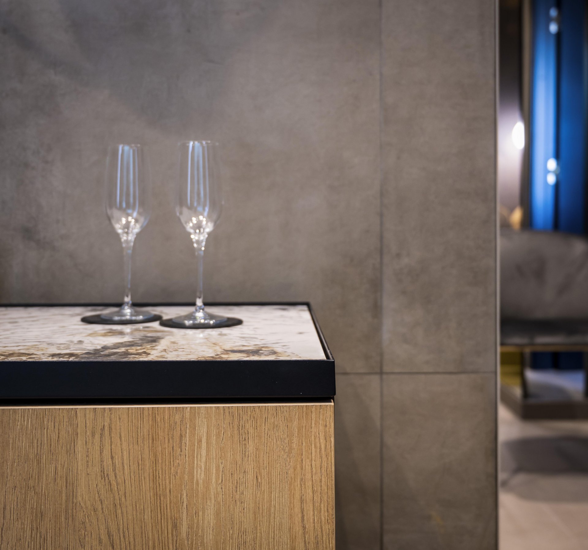 Hol modern cu accente calde | Inspirație Living Luxe