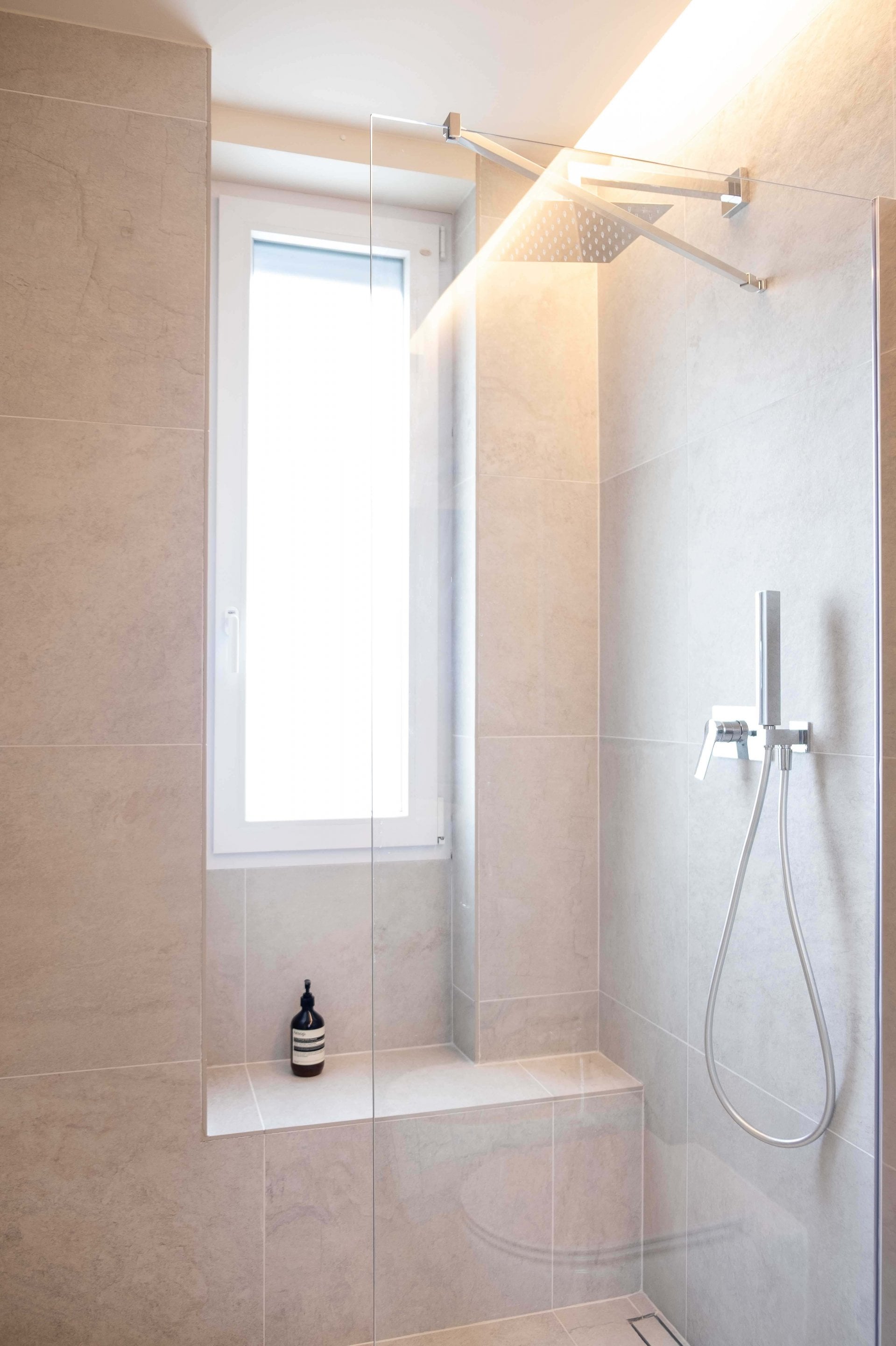 Duș spa cu lumină difuză | Inspirație Baie Modern