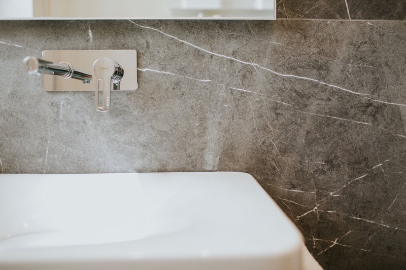 Baie modernă cu marmură gri | Inspirație Baie Luxe