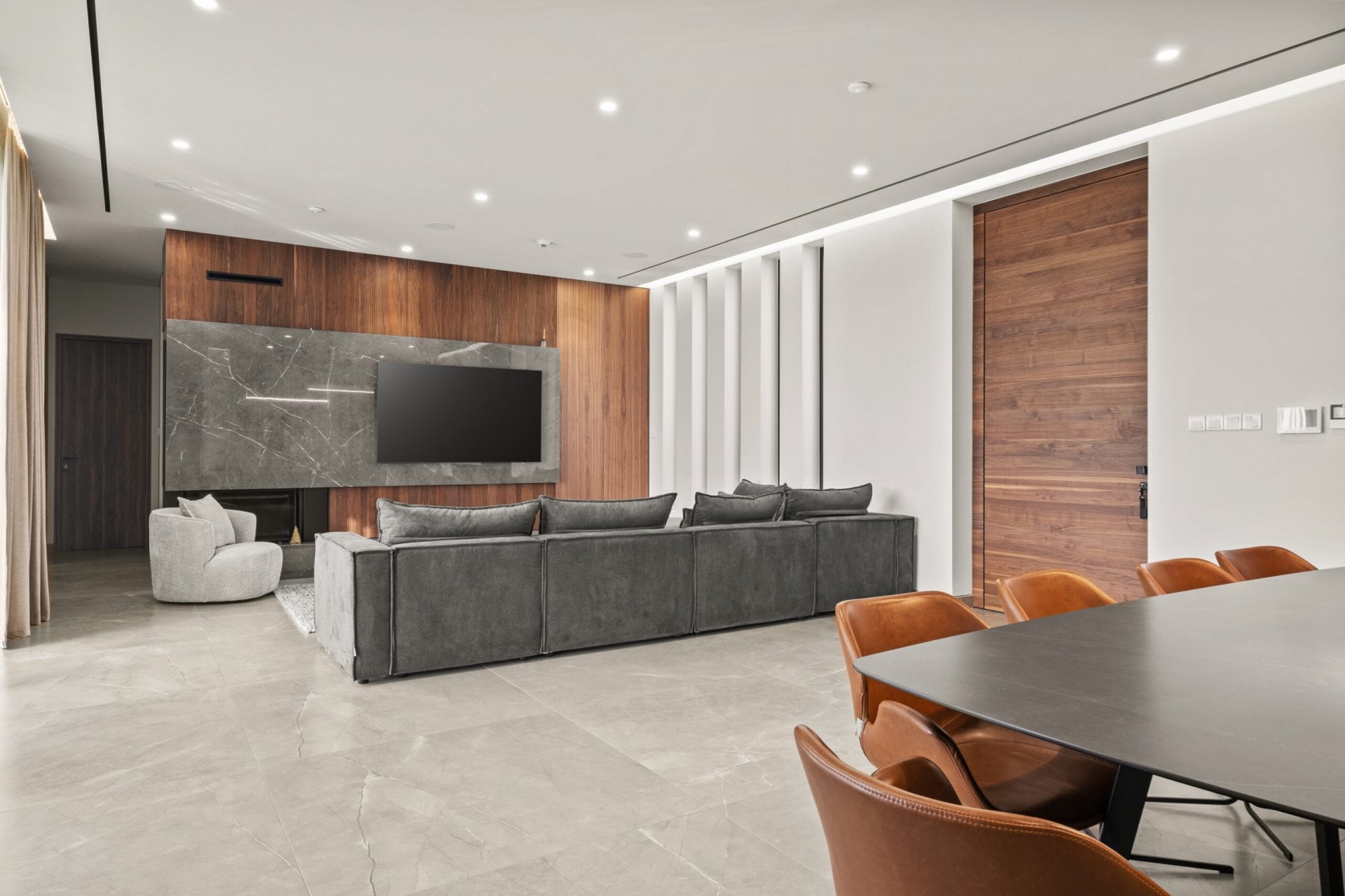 Living modern cu accente calde | Inspirație Living Luxe