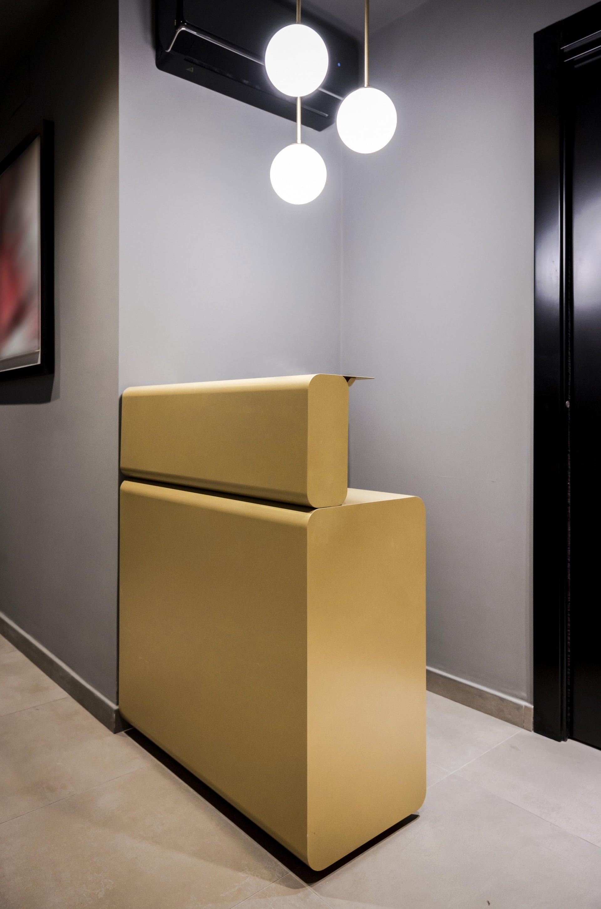 Hol modern cu accent auriu | Inspirație Hol Luxe