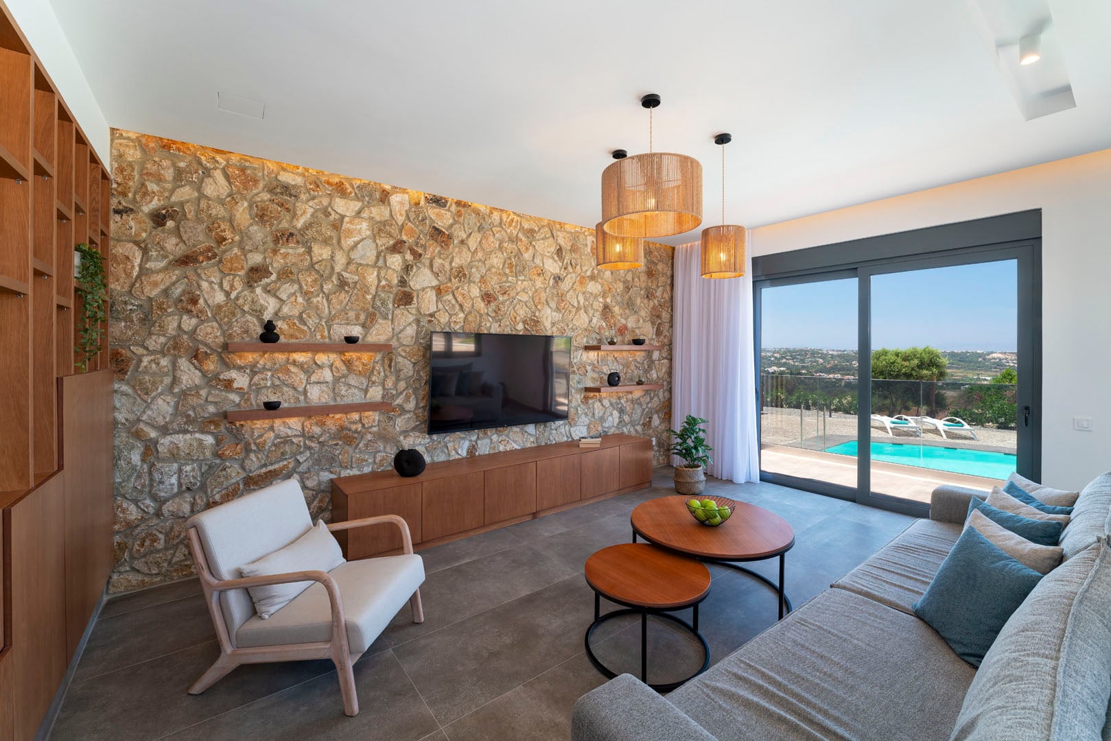 Living mediteranean cu piatră naturală | Inspirație Living Mediteranean