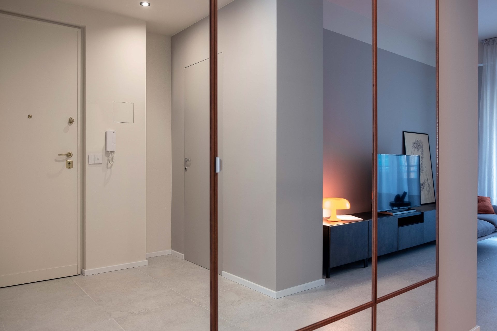 Hol modern, lumină caldă | Inspirație Hol Modern