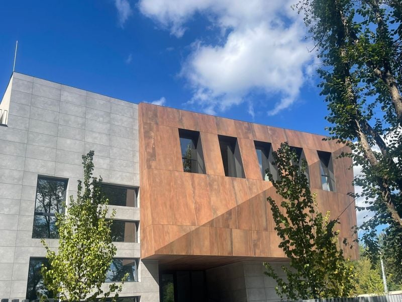 Fațadă modernă cu accente ruginite | Inspirație Exterior Industrial