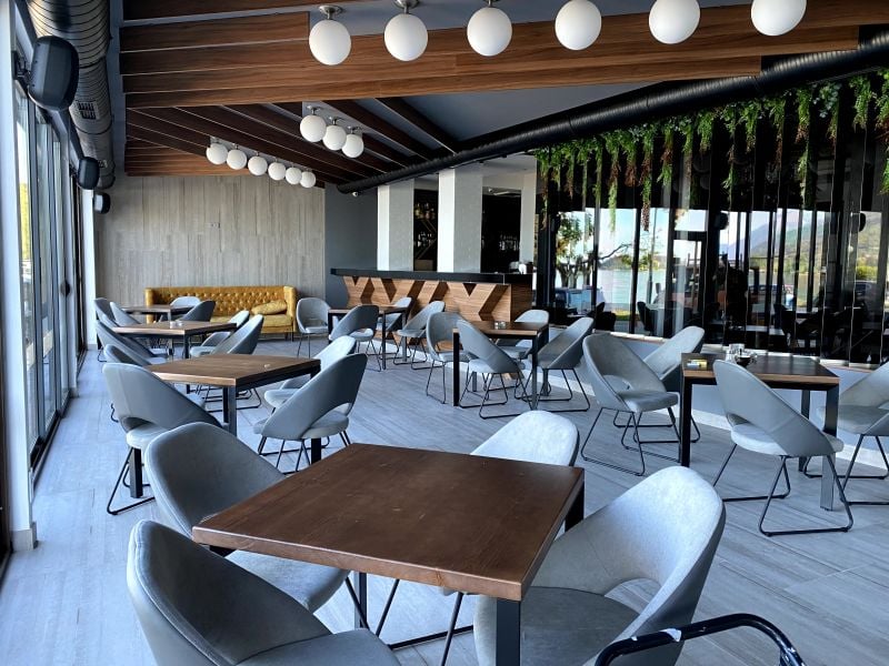 Lounge cu vedere la apă | Inspirație Terasă Industrial