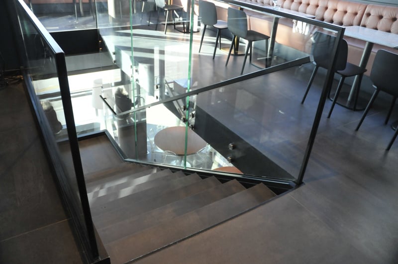 Hol modern cu lumină zenitală | Inspirație Hol Industrial