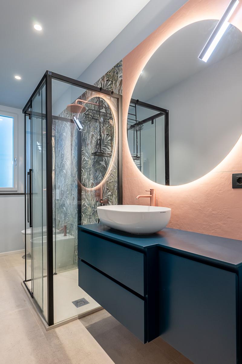 Baie modernă cu accente tropicale | Inspirație Baie Modern