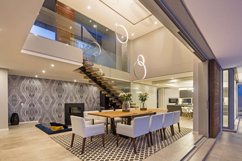 Living modern cu înălțime dublă | Inspirație Living Modern