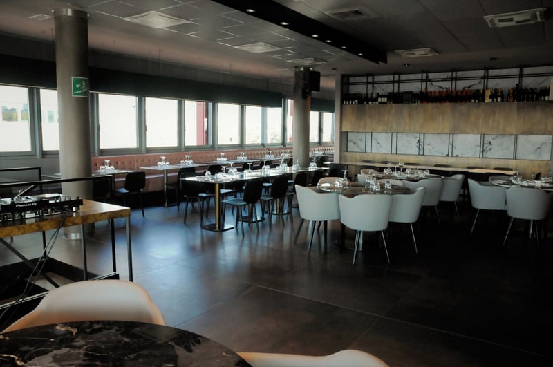 Restaurant urban cu accente calde | Inspirație Living Industrial