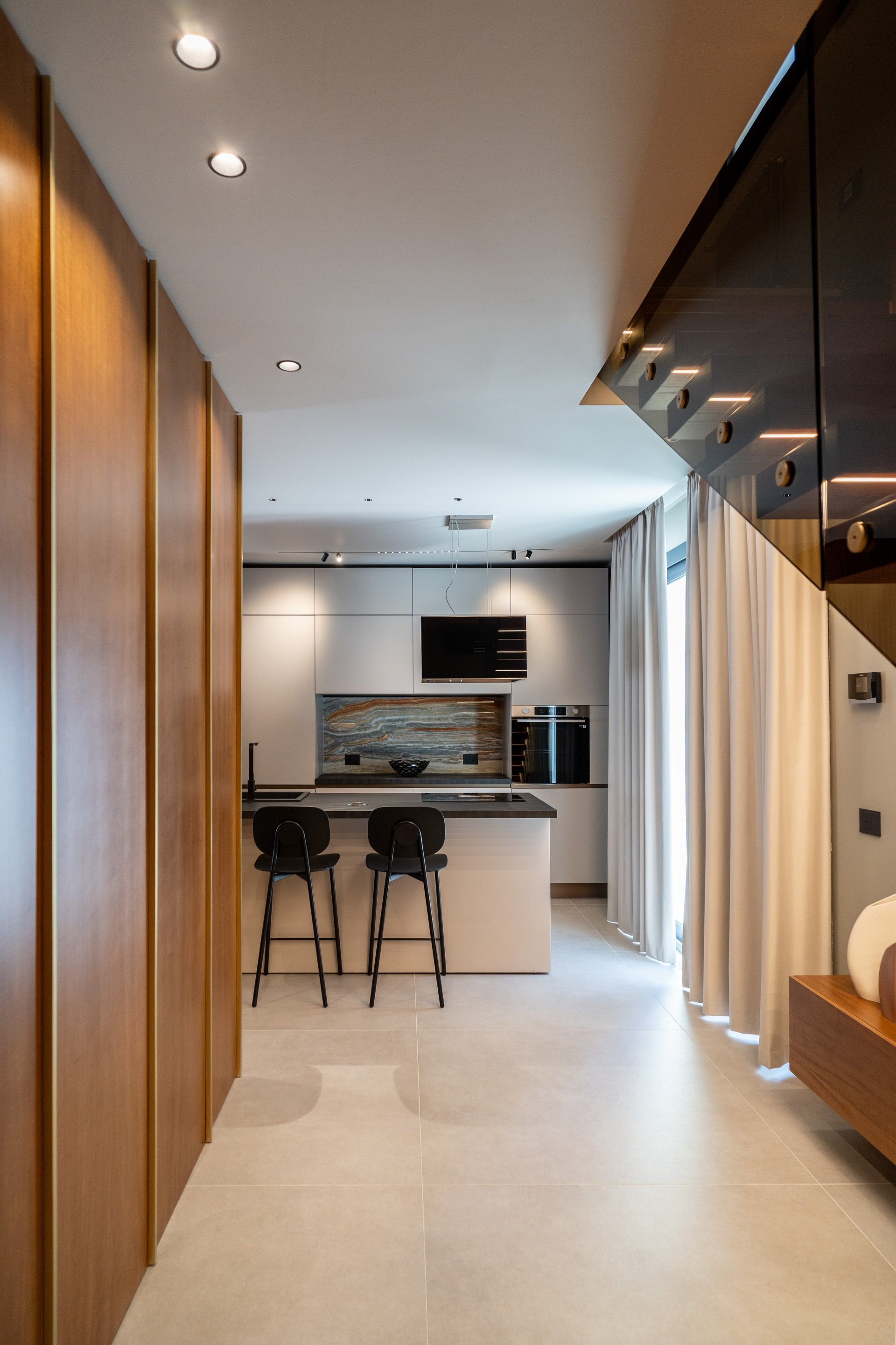 Bucătărie minimalistă cu accente calde | Inspirație Bucătărie Luxe