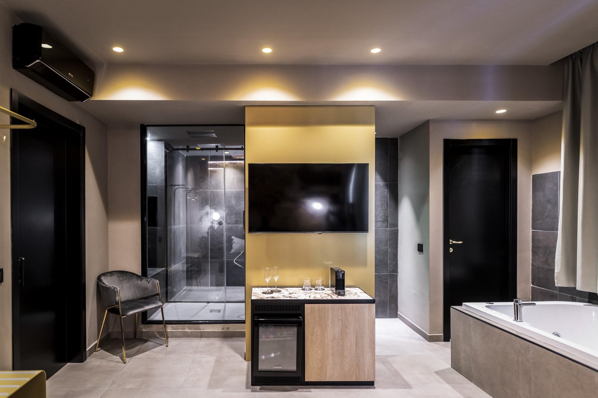 Dormitor urban cu accente aurii | Inspirație Dormitor Luxe