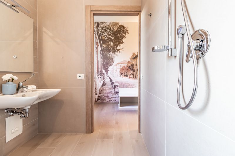 Baie modernă cu accente urbane | Inspirație Baie Industrial