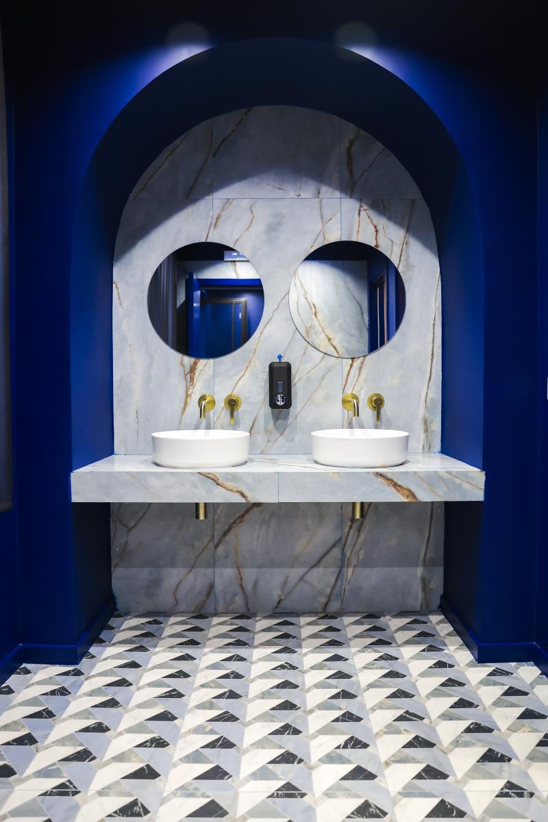 Baie vibrantă, accente nautice | Inspirație Baie Luxe