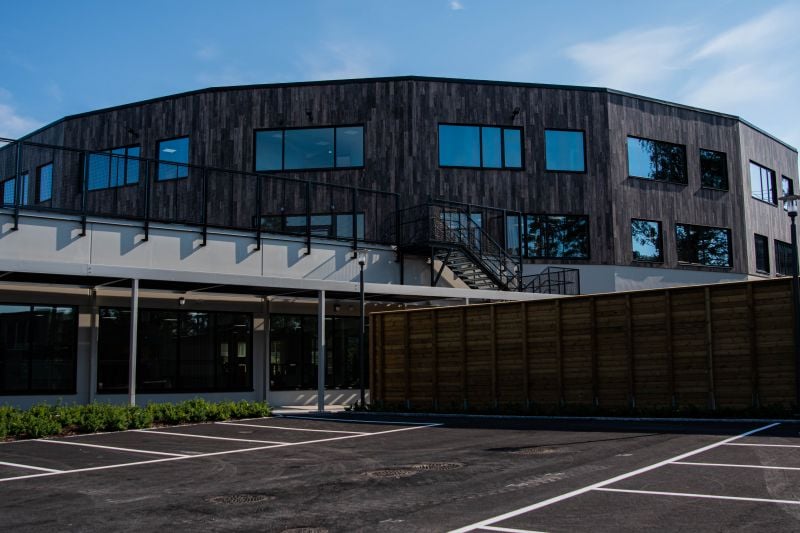 Arhitectură modernă cu accente de lemn | Inspirație Exterior Modern