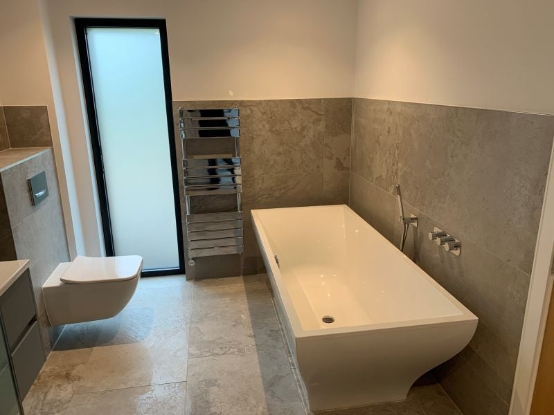 Baie modernă în tonuri neutre | Inspirație Baie Modern