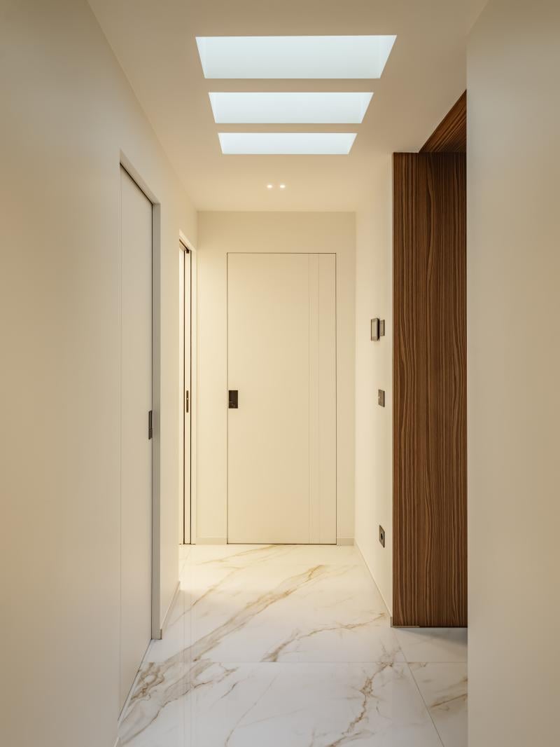 Hol modern cu accente calde | Inspirație Hol Luxe