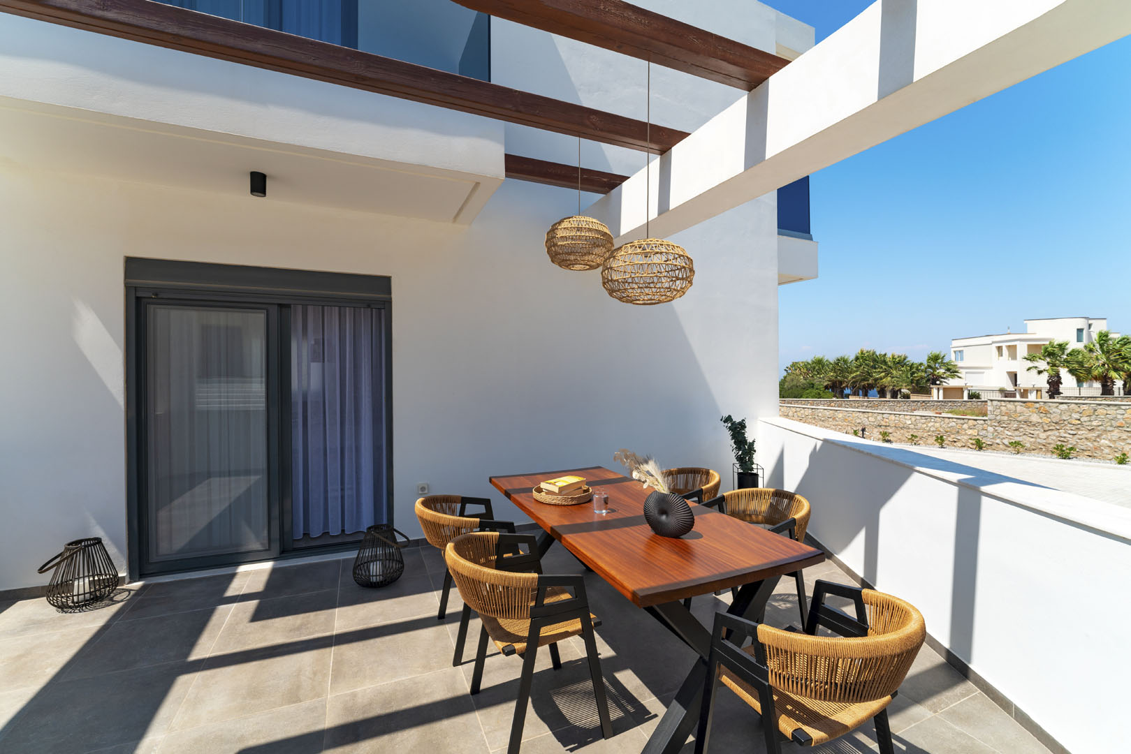 Terasă mediteraneană cu lumină intensă | Inspirație Terasă Mediteranean