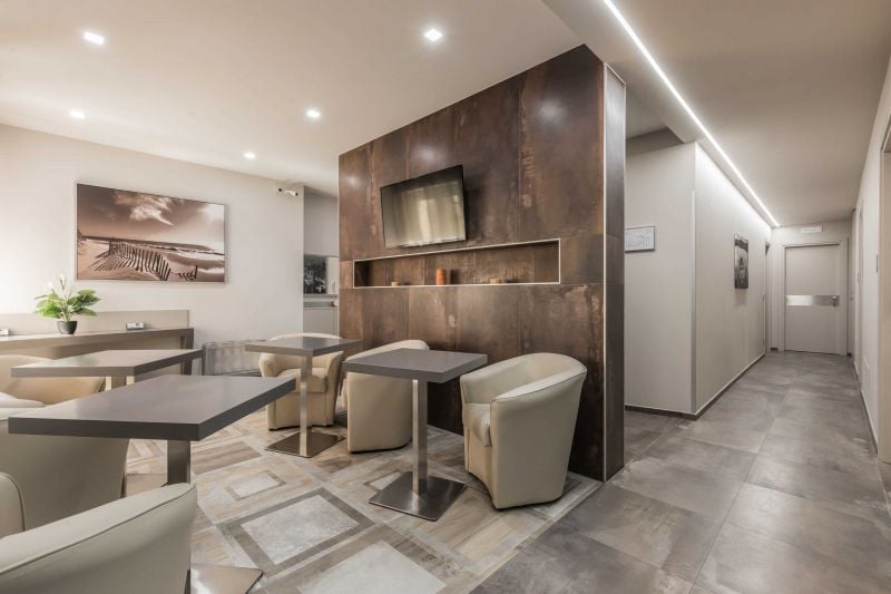 Lounge urban cu accente metalice | Inspirație Hol Industrial
