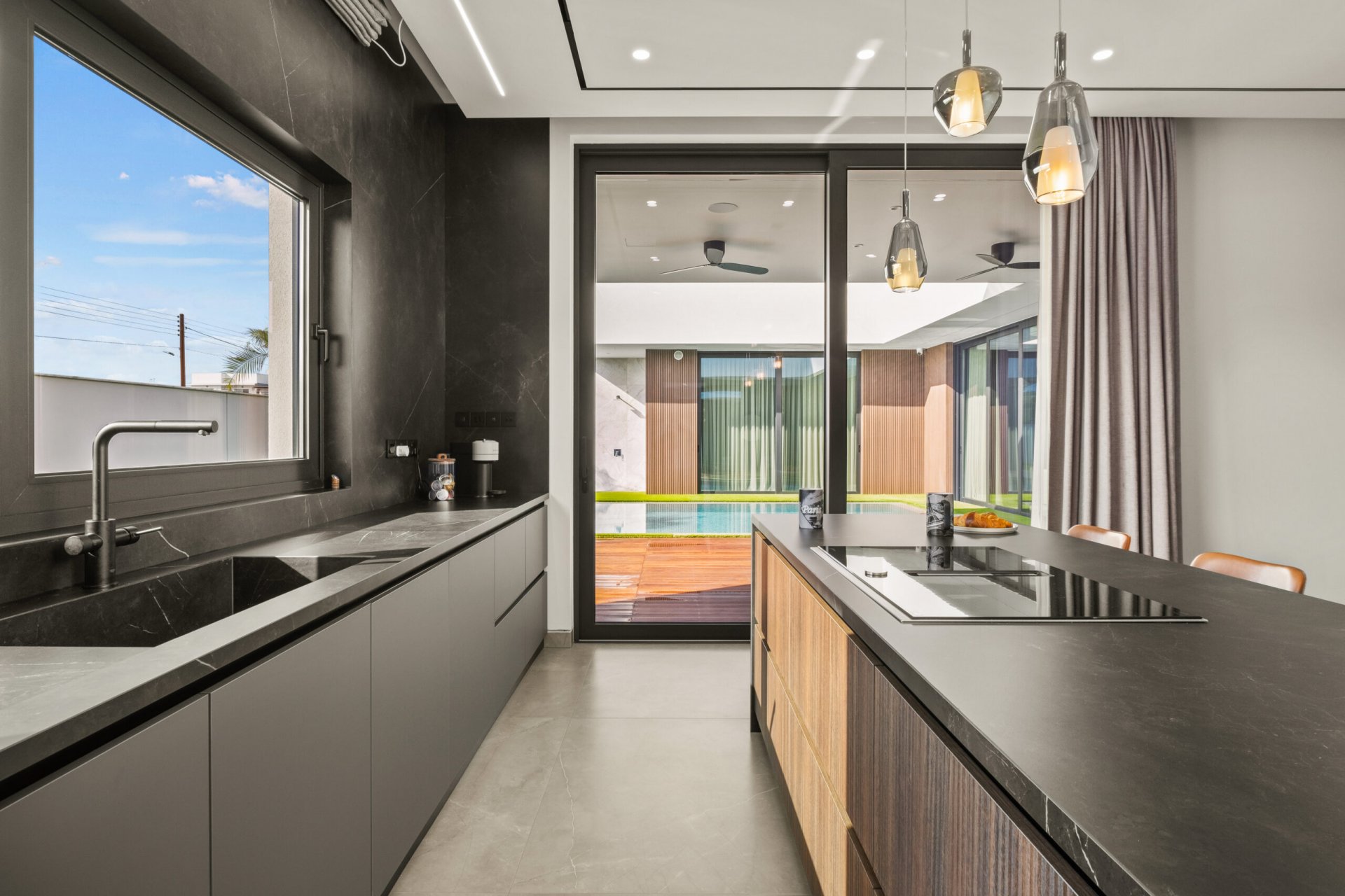 Bucătărie modernă cu accente naturale | Inspirație Bucătărie Luxe