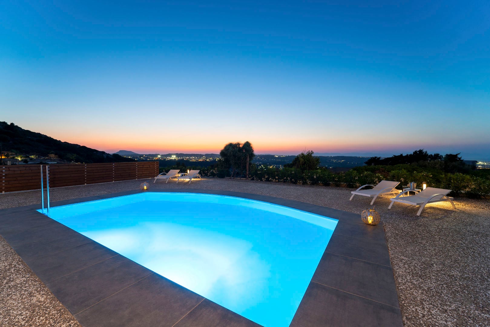 Piscină infinită la apus | Inspirație Exterior Mediteranean