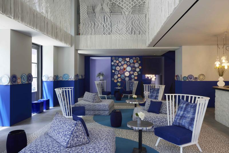 Hol vibrant în nuanțe de albastru | Inspirație Living Modern