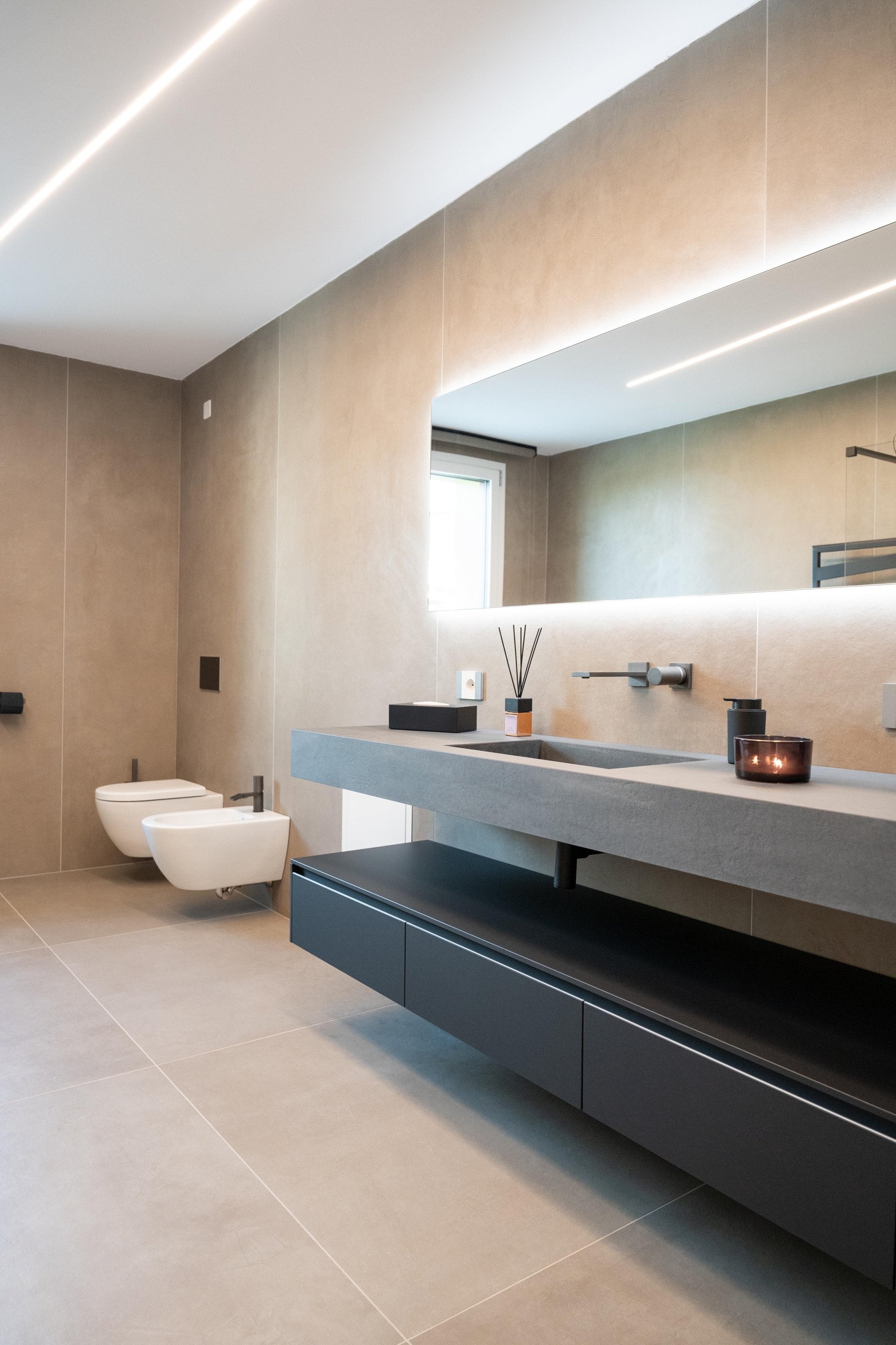 Baie modernă în tonuri neutre | Inspirație Baie Modern