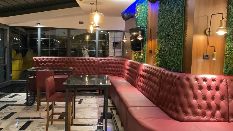 Lounge urban cu accente art deco | Inspirație Living Luxe
