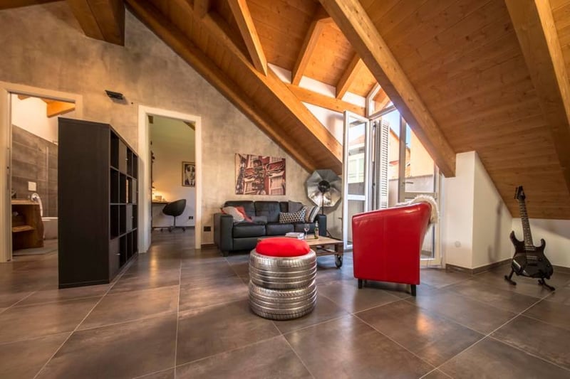 Mansardă urbană cu accente calde | Inspirație Living Industrial
