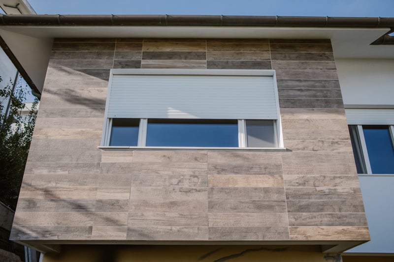 Fațadă modernă cu accente de lemn | Inspirație Exterior Modern