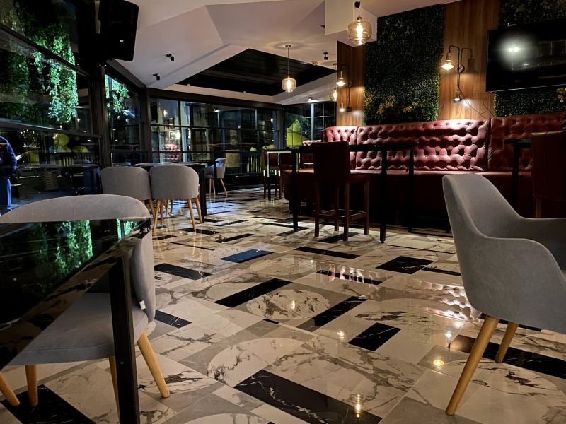 Lounge urban cu accente verzi | Inspirație Living Luxe
