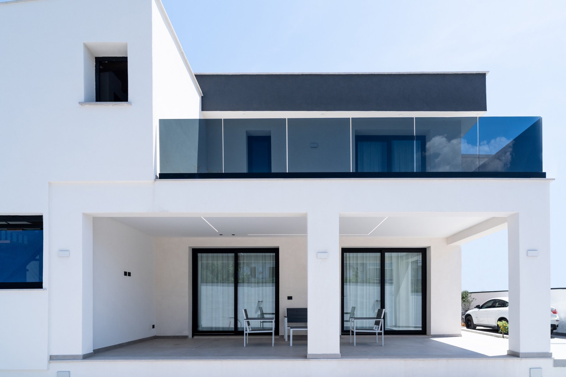 Terasa minimalistă a casei mediteraneene | Inspirație Terasă Luxe