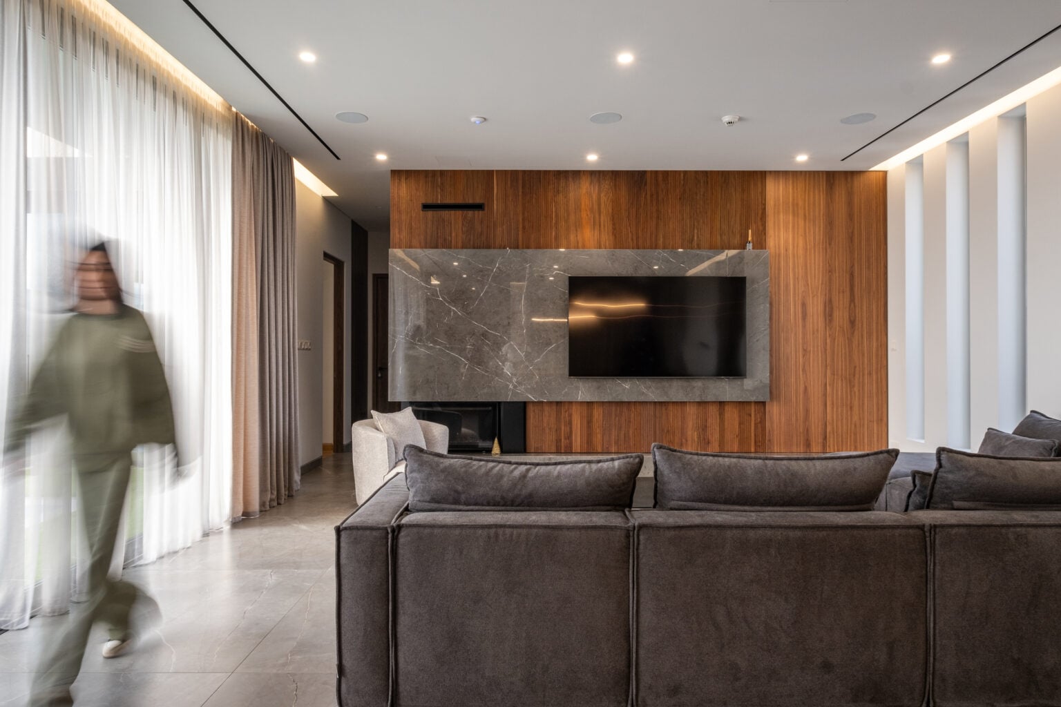 Living modern cu accente calde | Inspirație Living Luxe