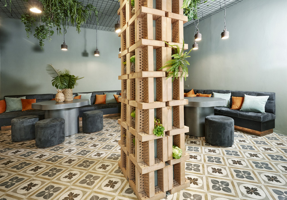 Lounge urban cu accente botanice | Inspirație Living Boho
