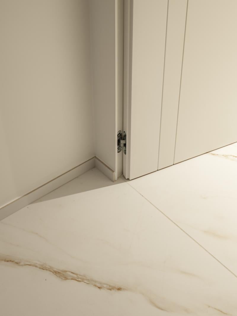Hol minimalist cu accente aurii | Inspirație Hol Luxe