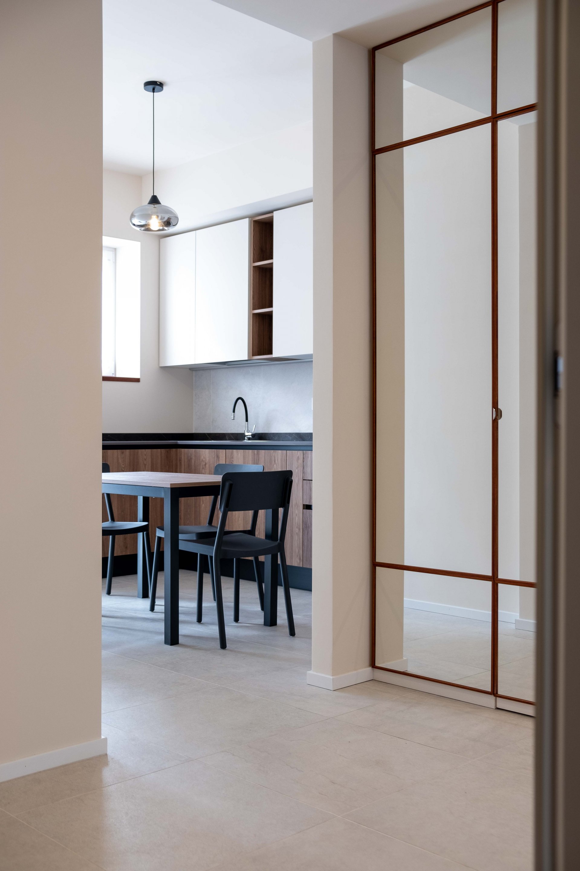Bucătărie urbană cu accente calde | Inspirație Bucătărie Modern