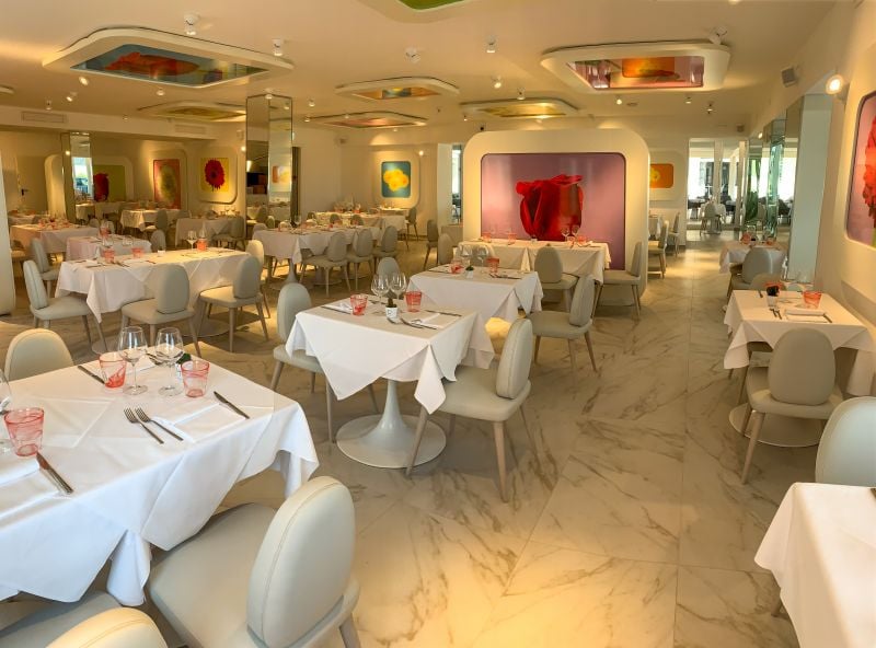 Restaurant elegant cu accente florale | Inspirație Living Luxe