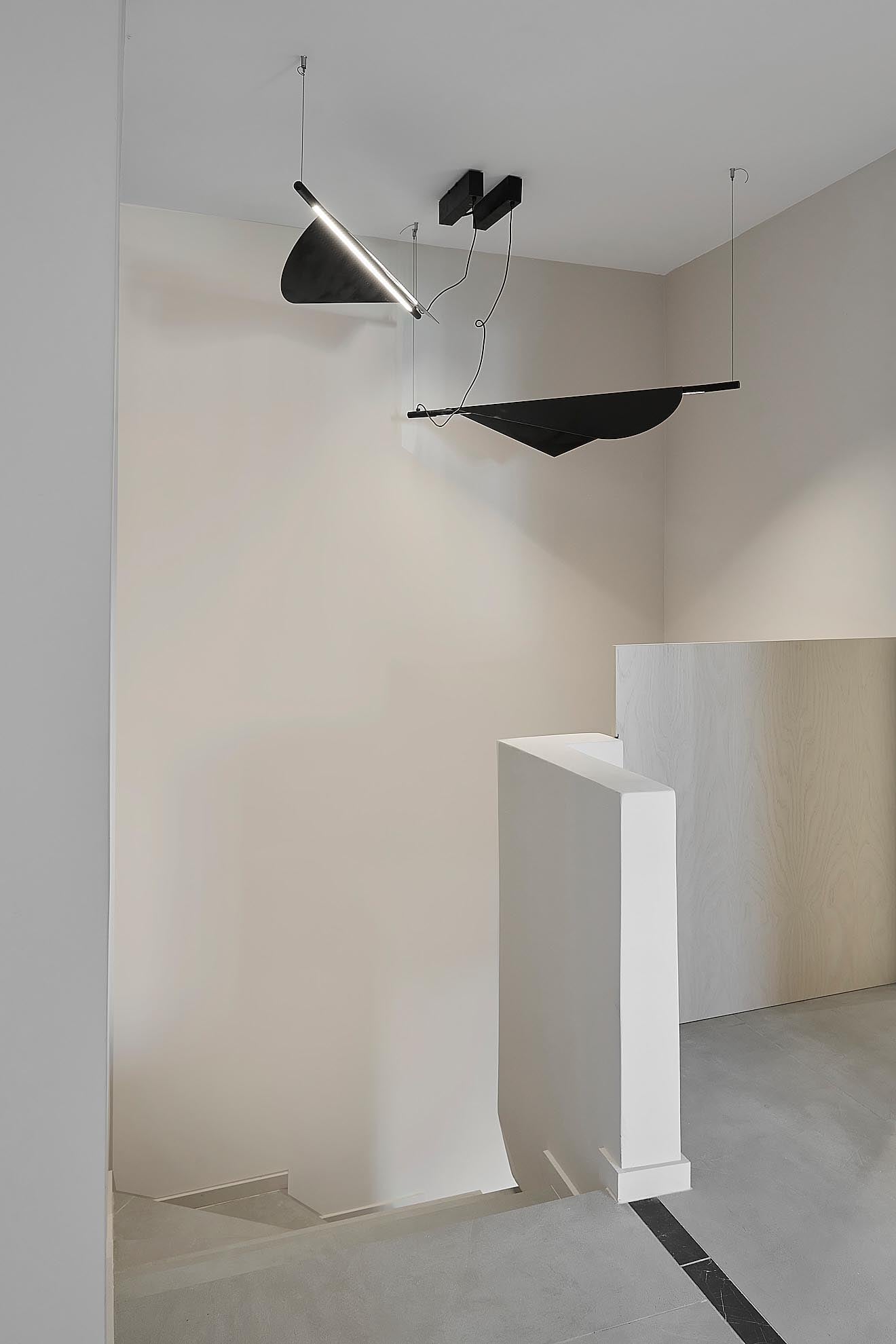 Hol minimalist cu accente sculpturale | Inspirație Hol Mediteranean
