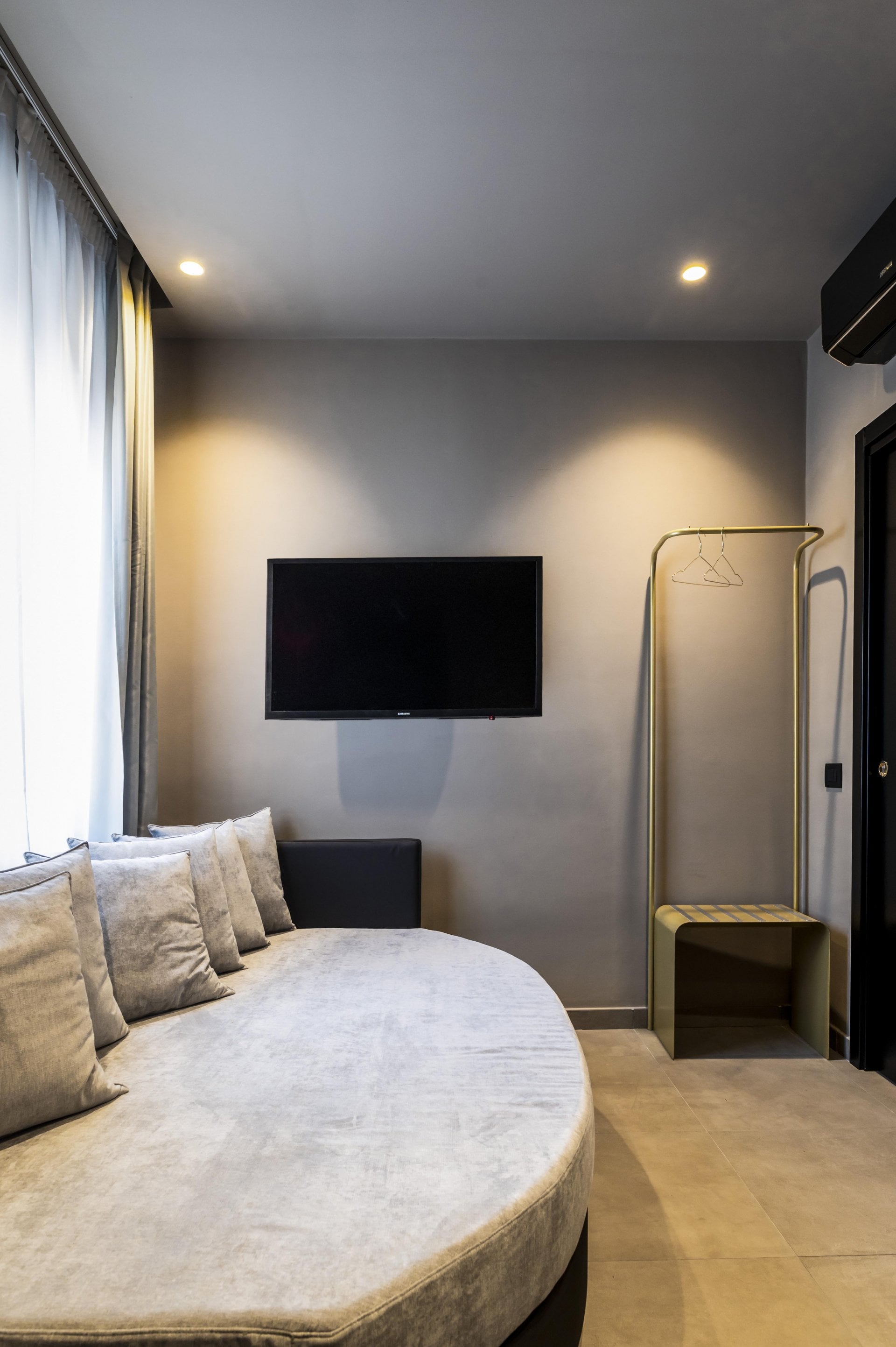 Dormitor urban cu accente calde | Inspirație Dormitor Luxe