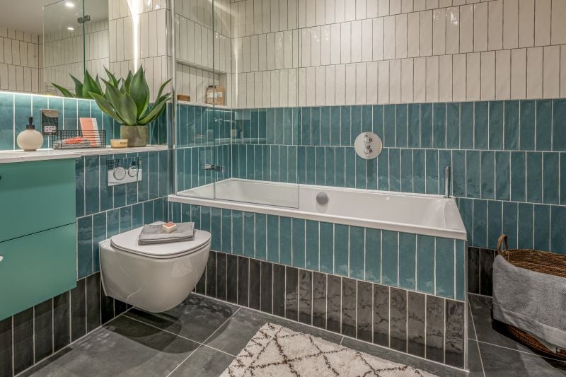 Baie modernă cu accente turcoaz | Inspirație Baie Industrial