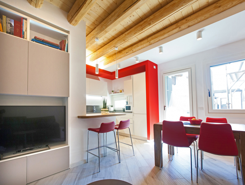 Open space cu accente vibrante | Inspirație Living Rustic