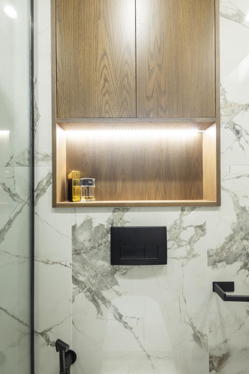 Baie modernă cu accente calde | Inspirație Baie Luxe